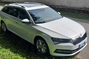 Skoda Superb Combi Executive familiare