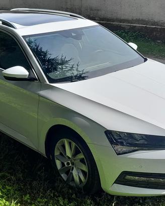 Skoda Superb Combi Executive familiare