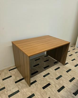 2 Scrivanie in legno 