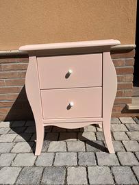 Comodino in legno realizzato da falegname