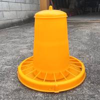 Mangiatoia per avicoli