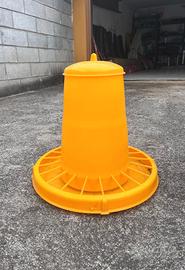 Mangiatoia per avicoli