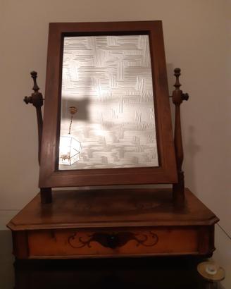 Specchiera antica in legno intarsiato