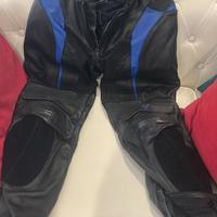 Pantaloni in pelle tecnici per moto