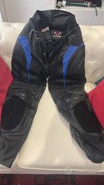 Pantaloni in pelle tecnici per moto
