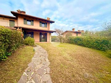 VILLA A SCHIERA A POLPENAZZE DEL GARDA