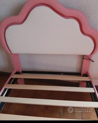 letto singolo rosa con luci led nella testiera. 