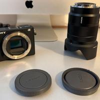 Sony a 6500 e obiettivo Sony Zeiss 16-70 f.4