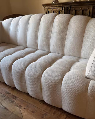 Nuovo divano dí manufatto elegante
