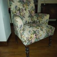 Poltrona antica con motivo a fiori