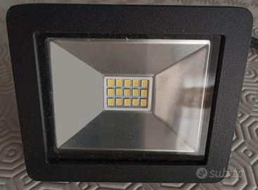 Faretto led 10w da esterno