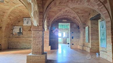 NEGOZIO A MOMBAROCCIO