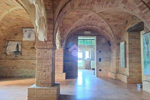 NEGOZIO A MOMBAROCCIO