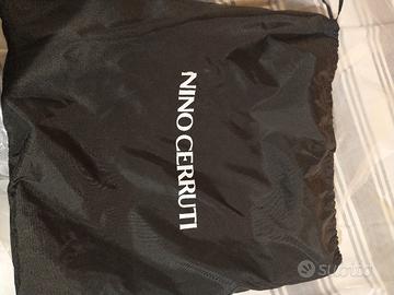 Nino Ceruti documenti o tablet 