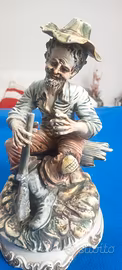 statuetta cacciatore in ceramica Capodimonte 