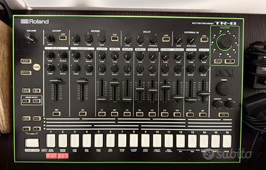 Roland aira TR8 tr-8 - drum machine