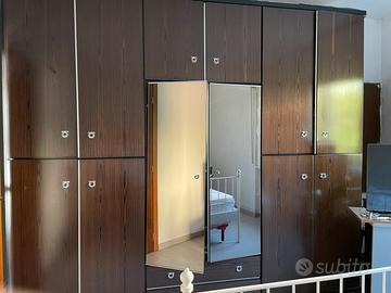 Armadio in ciliegio sei ante