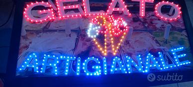 INSEGNA LUMINOSA con scritto "GELATO ARTIGIANALE"