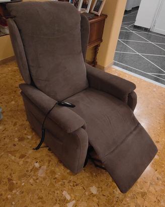 poltrona relax motorizzata sollevatore per anziani