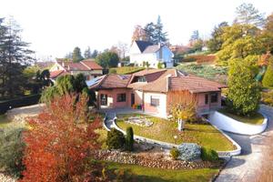 Villa di 350 m² con più di 5 locali e box auto dop