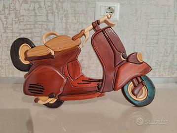 Piaggio Vespa in Legno Intarsia Art fatto a Mano