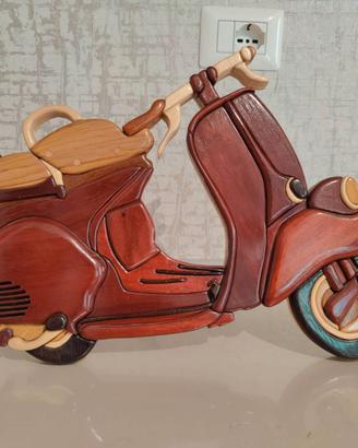 Piaggio Vespa in Legno Intarsia Art fatto a Mano