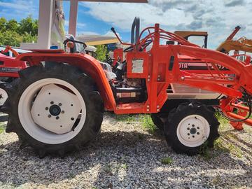 TRATTORE - KUBOTA B 1702 - CON CARICATORE FRONTALE