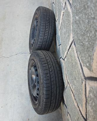 4 Cerchi in ferro con gomme estive usate .