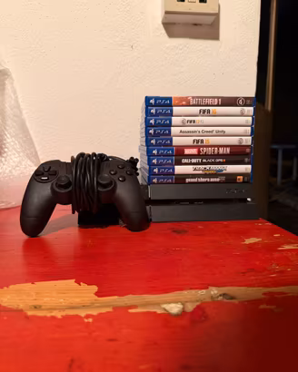 PS4 Fat 500GB + 9 giochi + controller + cavi