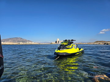 Moto d'acqua seadoo rxp 300