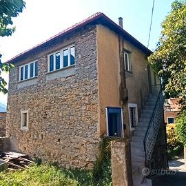 A Castelbianco, sottotetto su casa indipendente