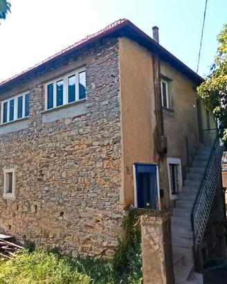 A Castelbianco, sottotetto su casa indipendente
