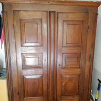 ARMADIO ANTICO DEL 700 in NOCE NAZIONALE