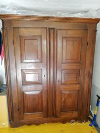 ARMADIO ANTICO DEL 700 in NOCE NAZIONALE