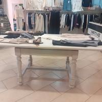 tavolo da esposizione e altro