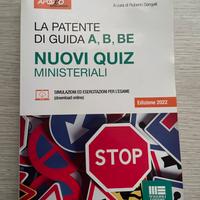 Libro per esame patente con quiz