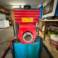 Botte del diserbo artigianale motorizzata