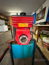 Botte del diserbo artigianale motorizzata