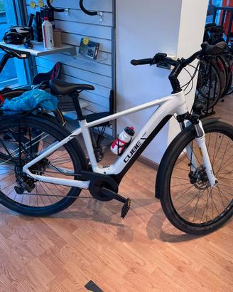 E-Bike Cube Touring Hybrid One 625 - Come Nuova