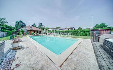 CASTELLETTO SOPRA TICINO - VILLA CON PISCINA VISTA