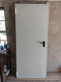Porta tagliafuoco a battente per cantina