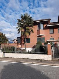 Privato vende villa libera su tre lati