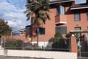 Privato vende villa libera su tre lati