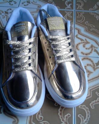 Scarpe oro lucido
