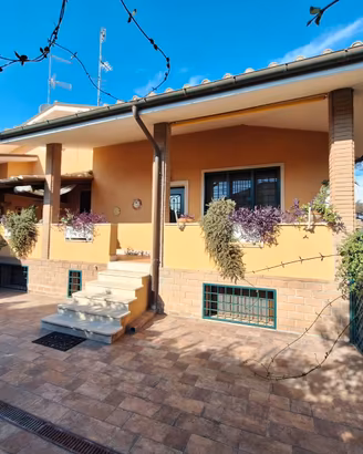 Villino infernetto Via Stradella Privato vende