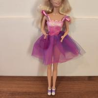 Barbie bionda con accessori 