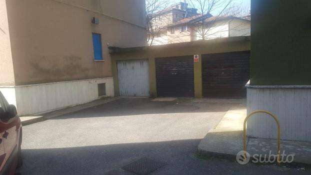 Privato affitta Box - Garage ZONA CENTRALE PERO