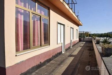 Appartamento di 135 m² con più di 5 locali a Auson