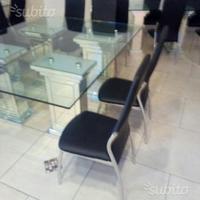 Tavoli in cristallo con sedie