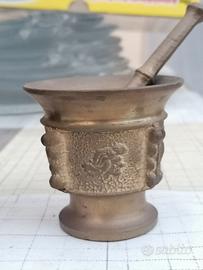 mortaio antico in ottone